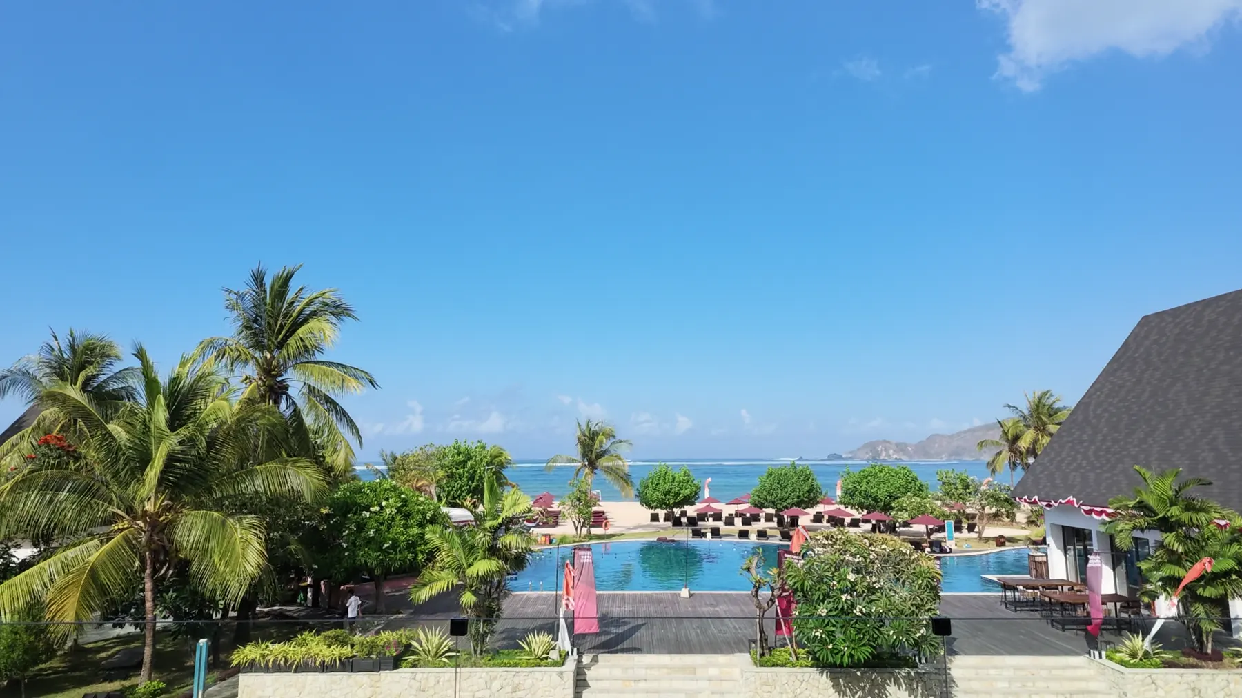Les hôtels ouvrent, vue mer
